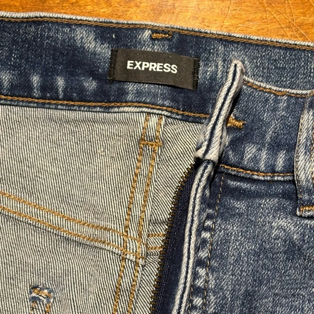 Express Modern Straight Super High Rise distressed Jeans - Picture 13 of 15